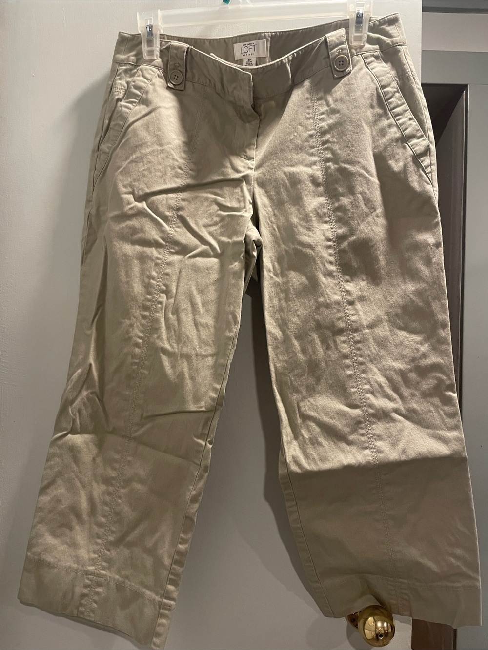 LOFT Classic Khaki Straight women’s Chinos Capris - Light Khaki size 8P